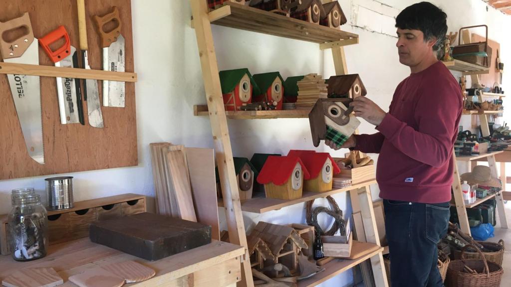 Luis Portabales en su taller de Xeve, Pontevedra