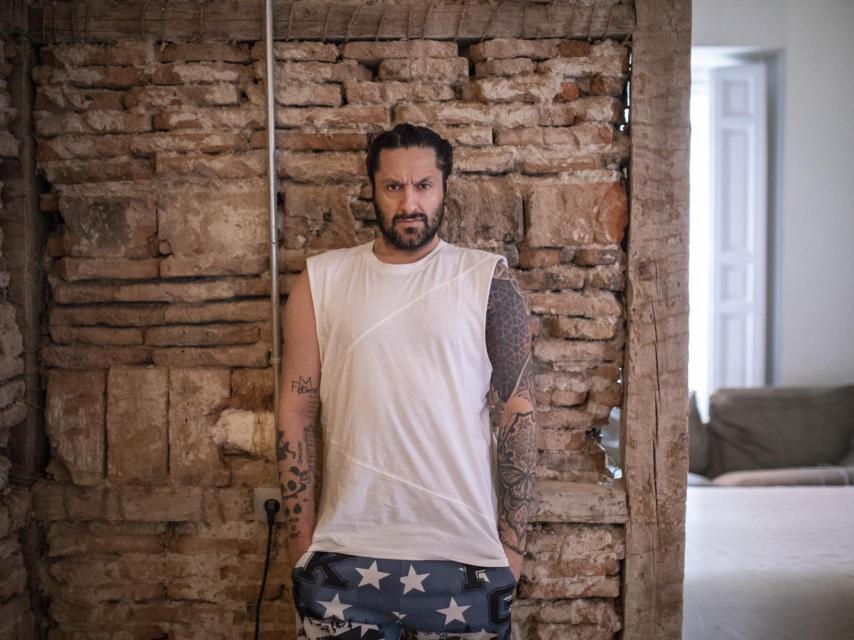 Rafael Amargo en su casa de calle La Palma.