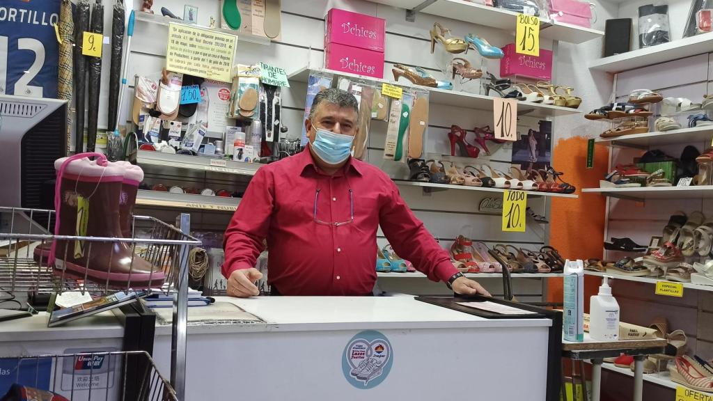 Salvador Portillo, en su establecimiento en calle Nueva.