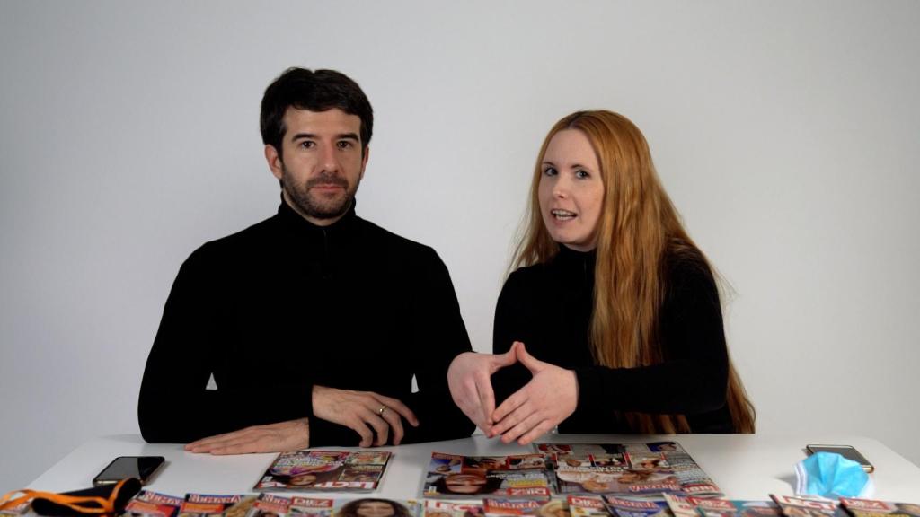 Raúl Rodríguez y Ane Olabarrieta durante la grabación del kiosco rosa.