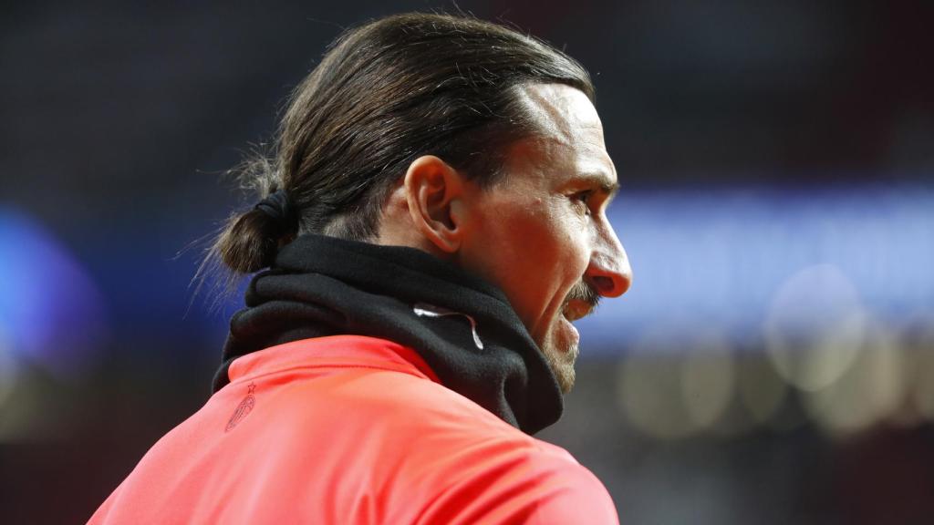 Zlatan Ibrahimovic, en el calentamiento previo al partido