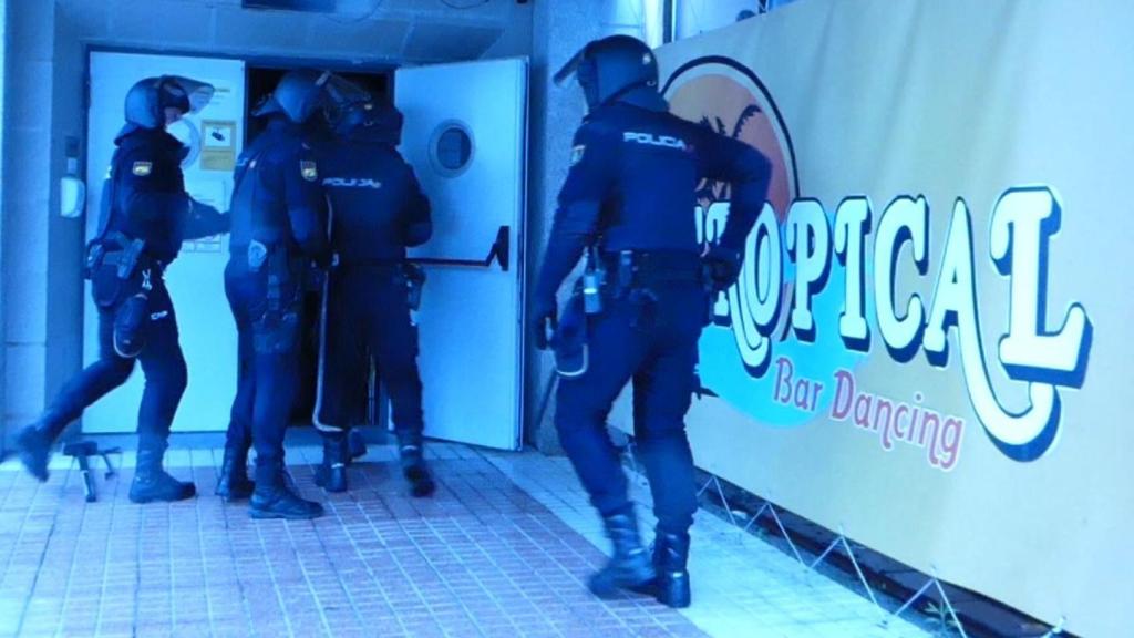 Entrada en el Tropical