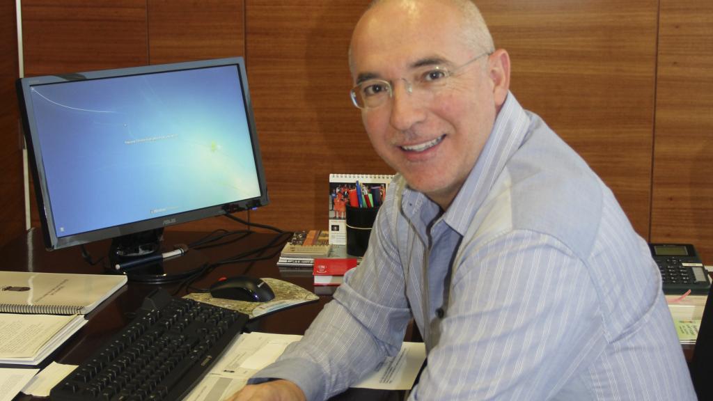 El alcalde de San Vicente , Jesús Villar, en su despacho.