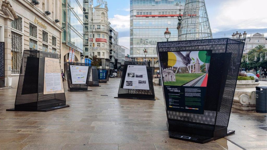 Exposiciones y jornadas dan a conocer en A Coruña la línea del AVE Madrid-Galicia