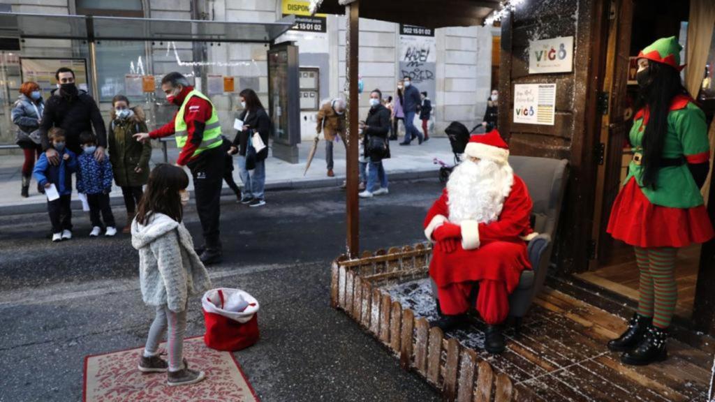 Papá Noel, en su caseta de Policarpo Sanz.