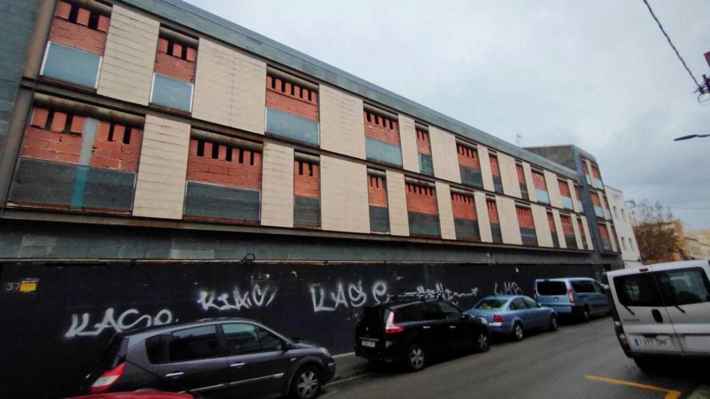 Un edificio abandonado en Cerdanyola que fue okupado durante la pandemia.