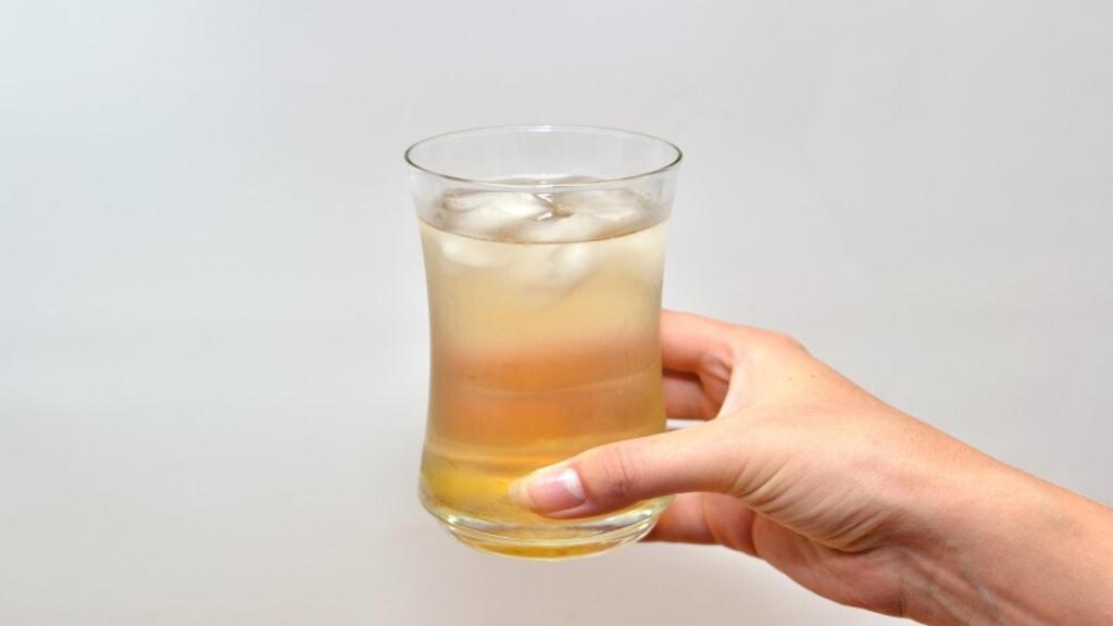 Un vaso de posca con hielo.