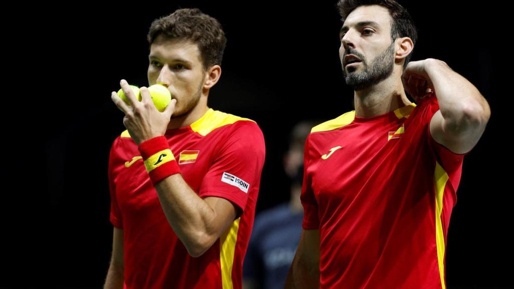 La pareja española, durante el partido ante Ecuador.