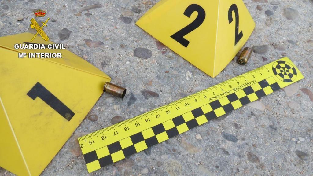 Casquillos de bala encontrados en el lugar de los hechos.