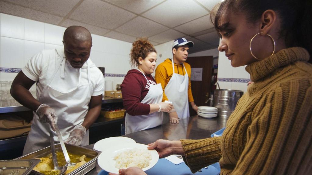Mujeres solicitantes de asilo participando en un taller de gastronomía de la Cooperativa Errotik.