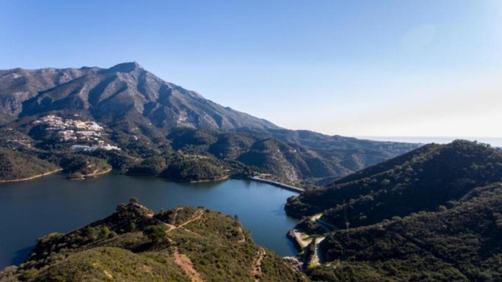 Las largas caminatas tienen grandes recompensas: Embalse de la Concepción, Istán.