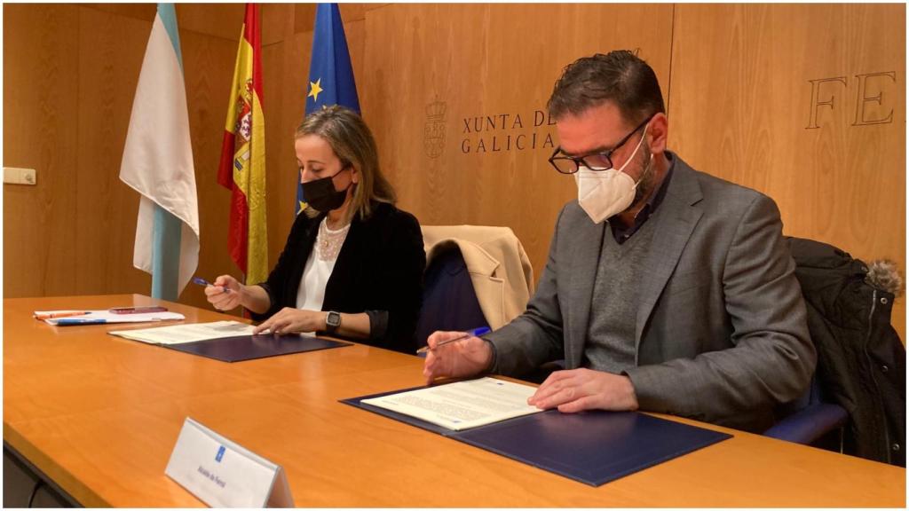 Ethel Vázquez y Ángel Mato suscribieron el convenio.