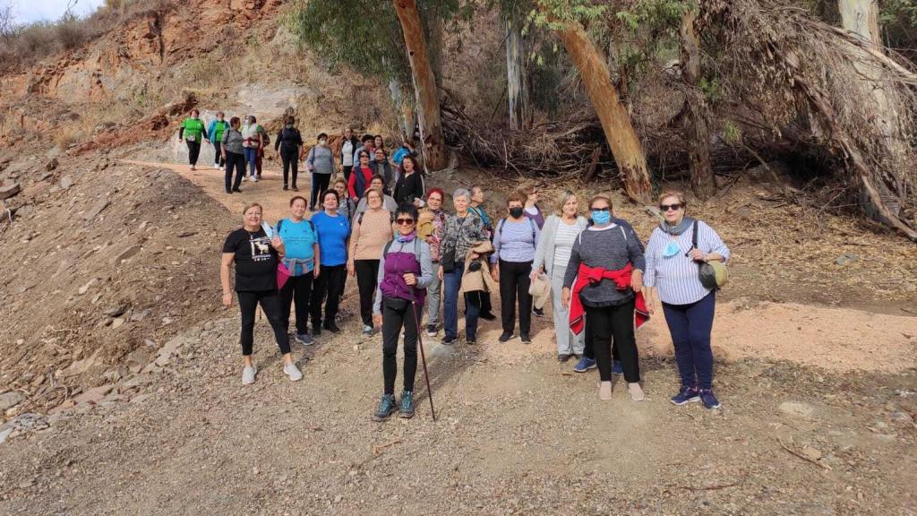 Las mujeres de la comarca en uno de sus nuevos senderos.