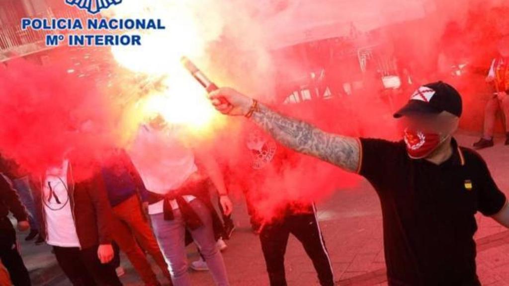 Imagen de uno de los radicales que participó en los disturbios de Halloween en 2020.