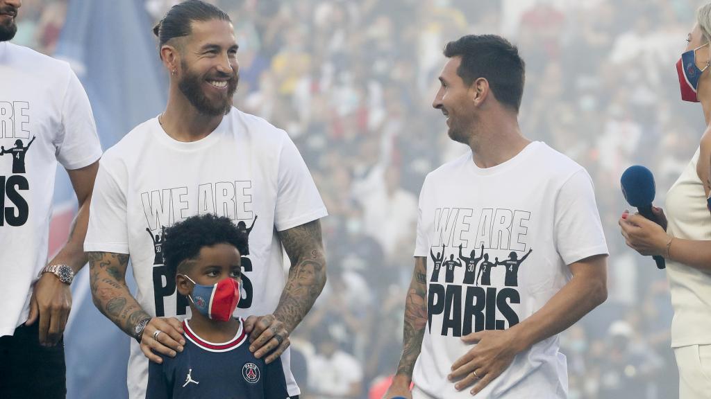 Sergio Ramos y Leo Messi, en su presentación ante la afición del PSG