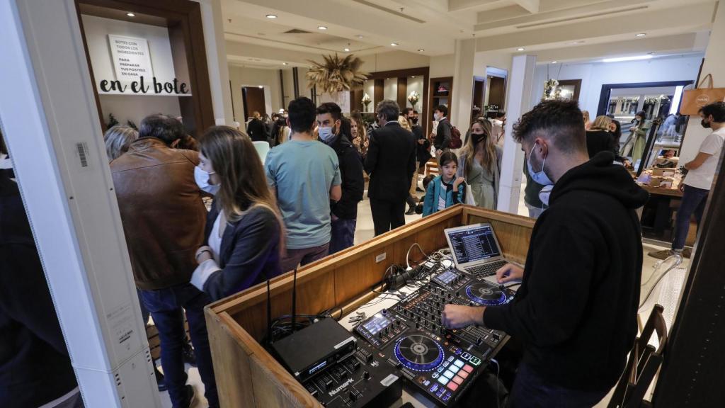 Inauguración de Lanzadera Market en Valencia donde las startups aceleradas por la iniciativa de Juan Roig ya pueden vender sus productos y servicios hasta el próximo 15 de enero.