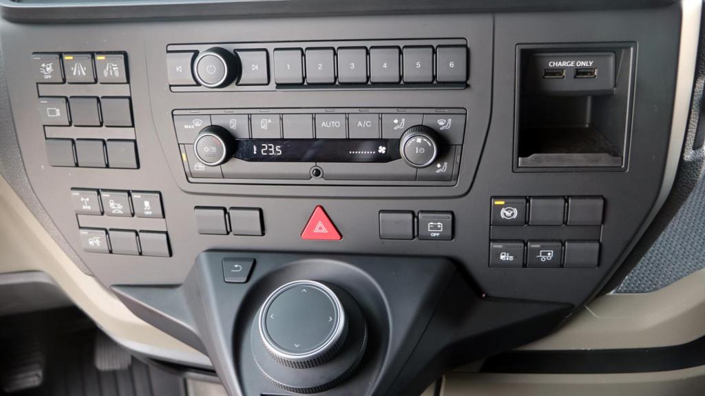 principales mandos del camión.