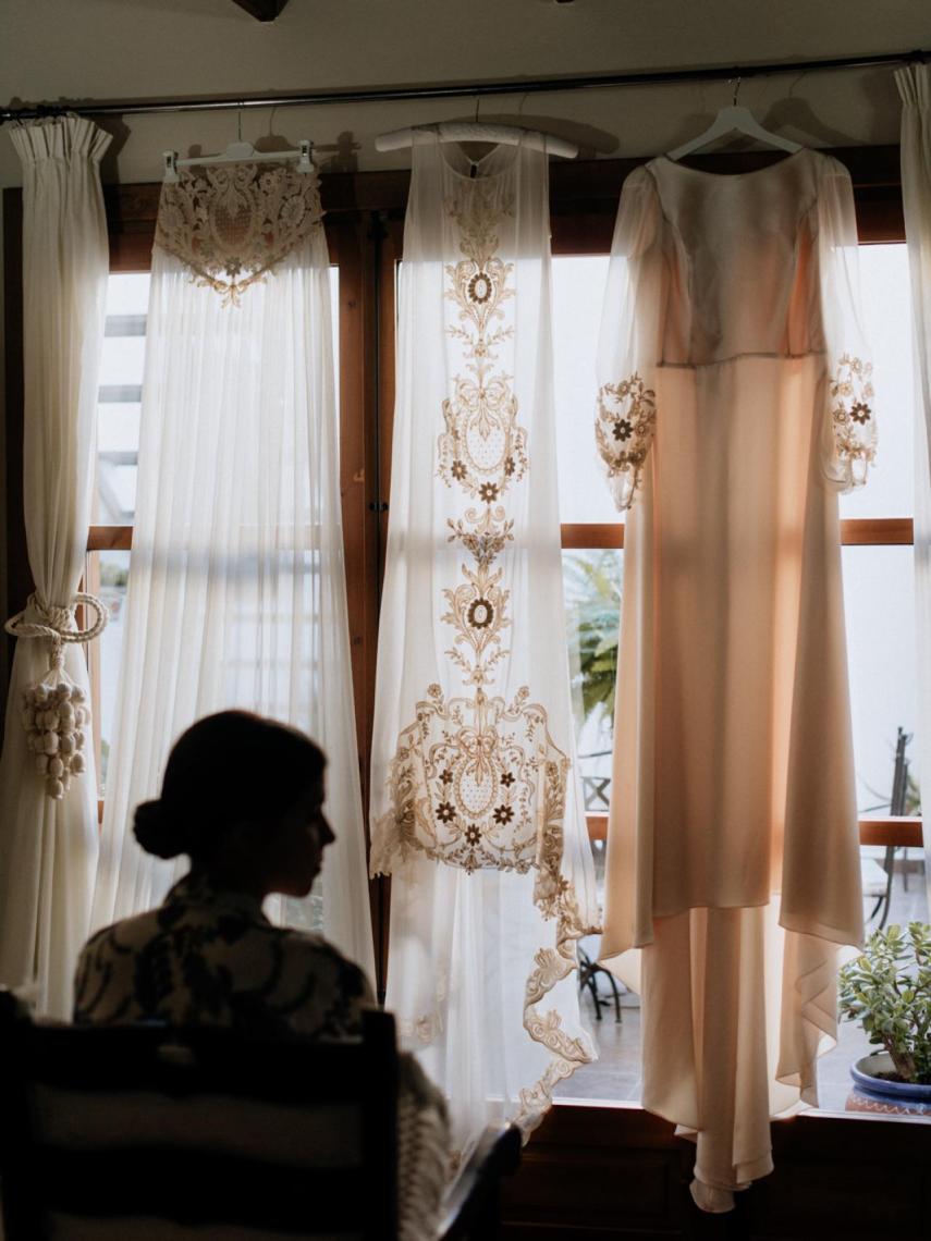 Tres capas diferentes de los vestidos de novia de Laura Escribano.