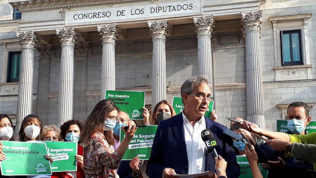 Manuel Cascos, presidente de SATSE a las puertas del Congreso.