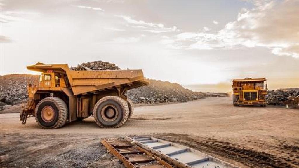 Movimiento de tierras en los terrenos de la mina de uranio de Retortillo