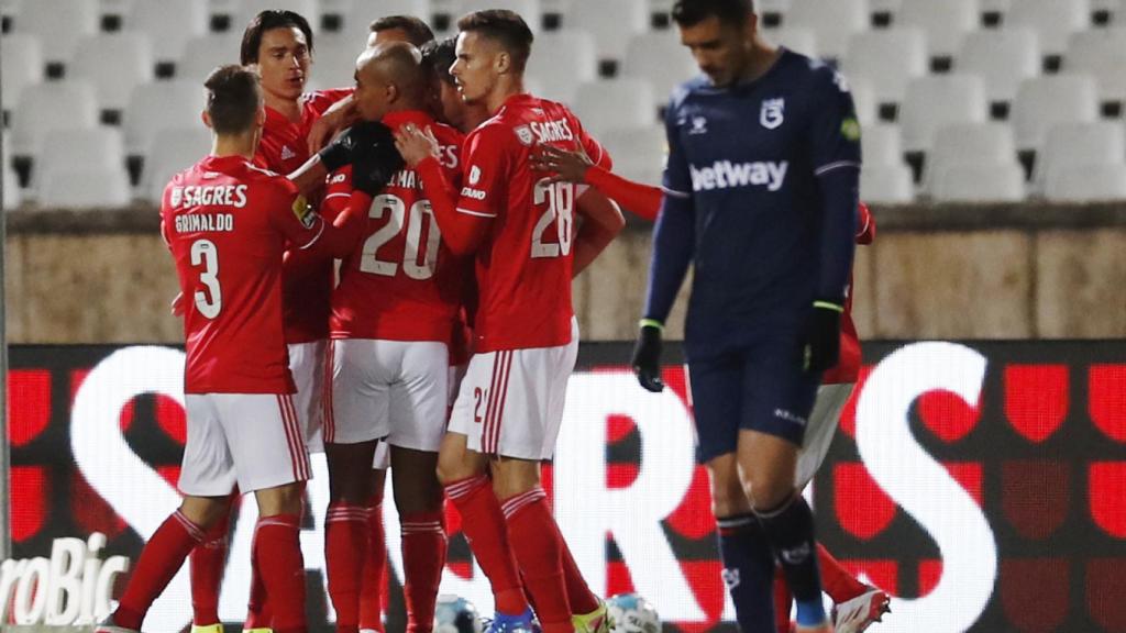 Los jugadores del Benfica celebran un gol ante el Belenenses