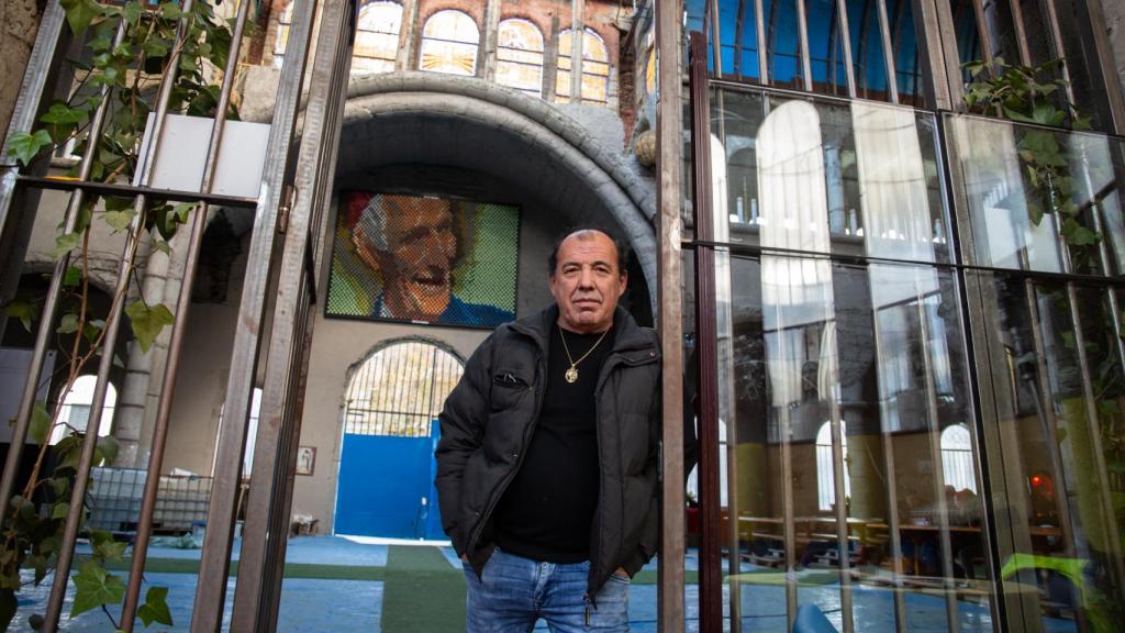 Ángel López, el heredero de la catedral de Justo en Mejorada del Campo.