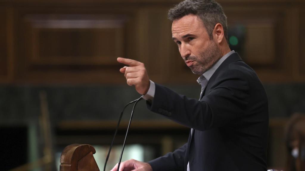 Guillermo Díaz (Cs), en la tribuna, durante la presentación de la ley de su grupo.