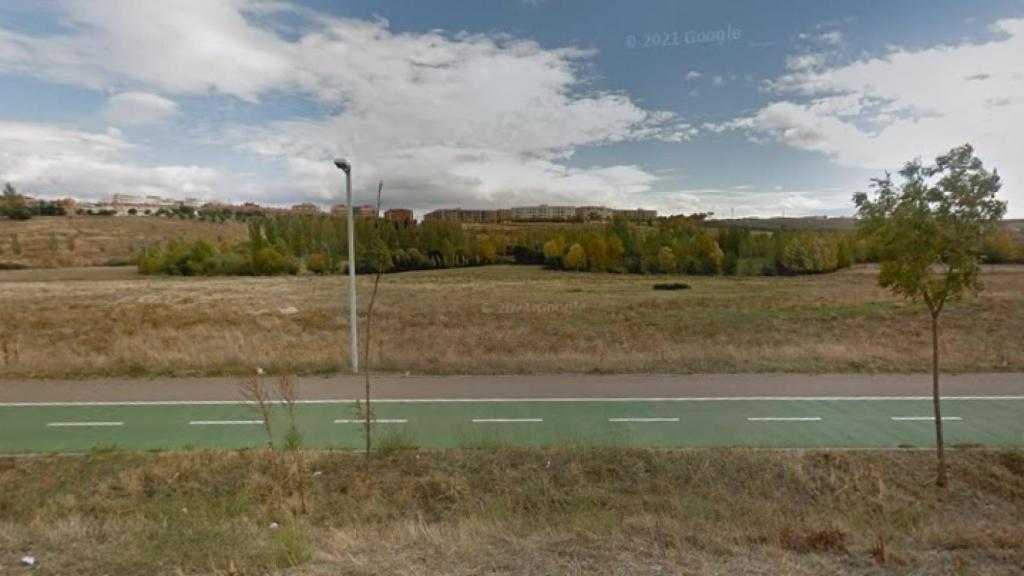 El barrio, en lo alto del cerro, abajo, el arroyo El Zurguén con sus buenos pastos