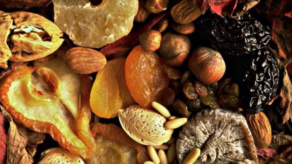La ciruela forma parte de la fruta seca y los frutos secos del invierno.