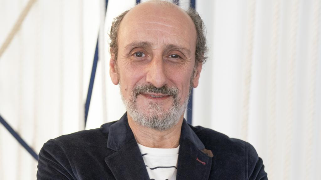 José Luis Gil sufrió un infarto del que se recupera ya en su casa.