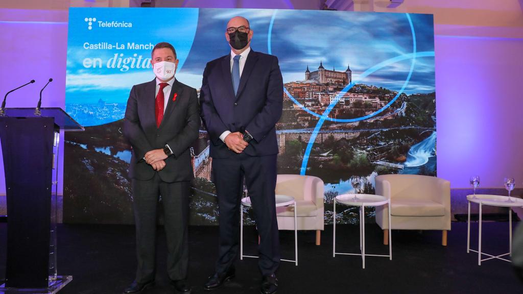 Emiliano García-Page, presidente de Castilla-La Mancha, y Emilio Gayo, presidente de Telefónica España