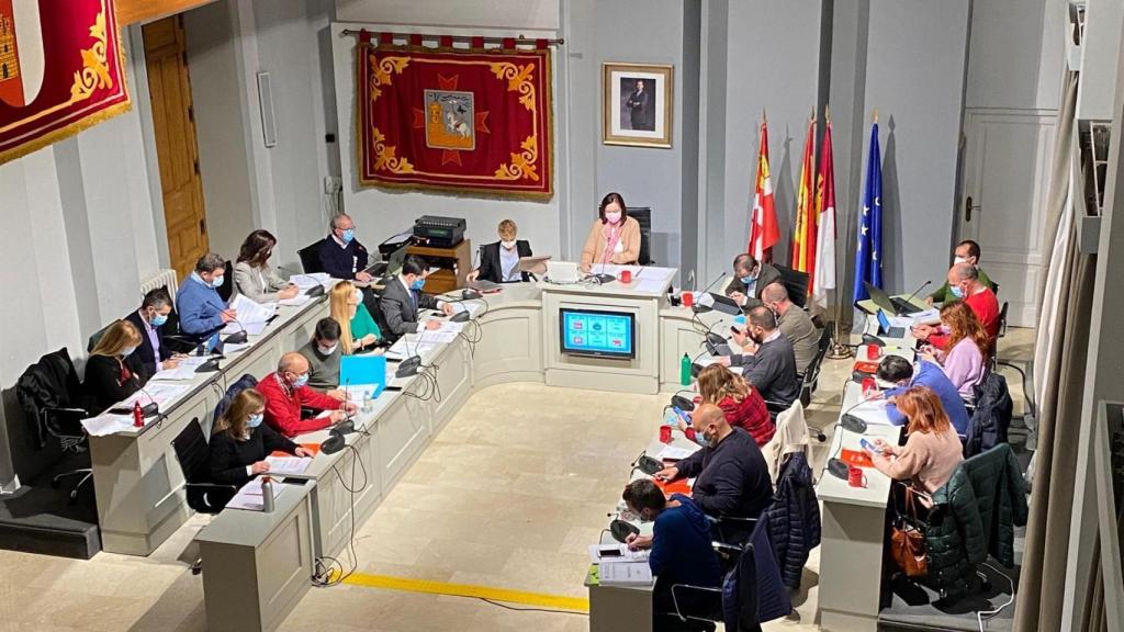 Un momento del pleno celebrado en el Ayuntamiento de Alcázar de San Juan.