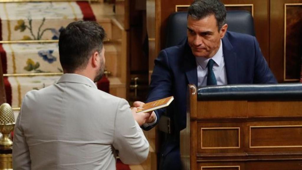 Pedro Sánchez y Gabriel Rufián, en el Congreso.