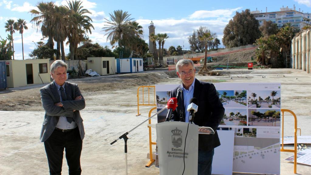 Moreno Peralta y García Urbano, en la puesta de la primera piedra de la obra.