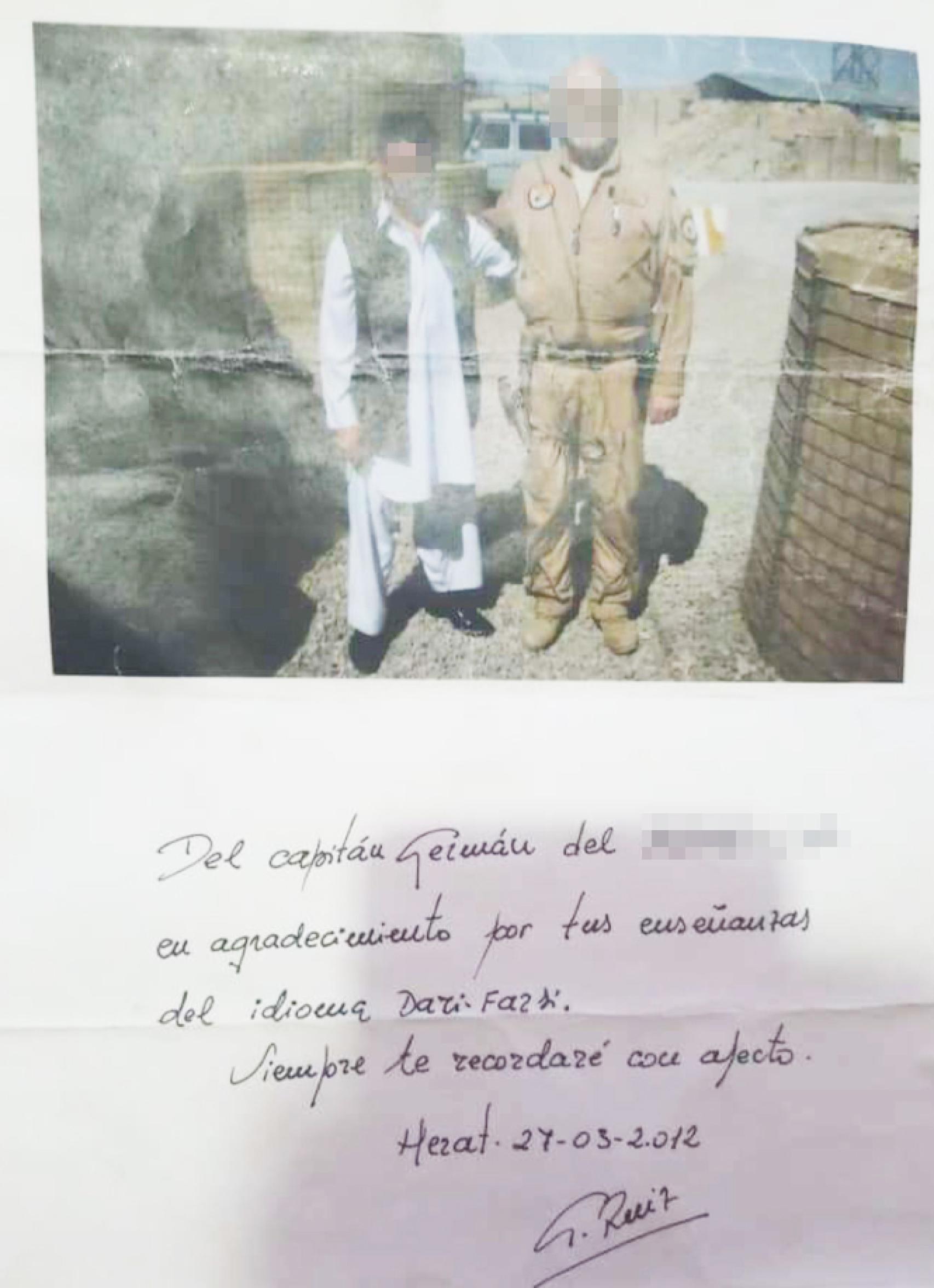 Karim, junto al capitán Germán Ruiz.