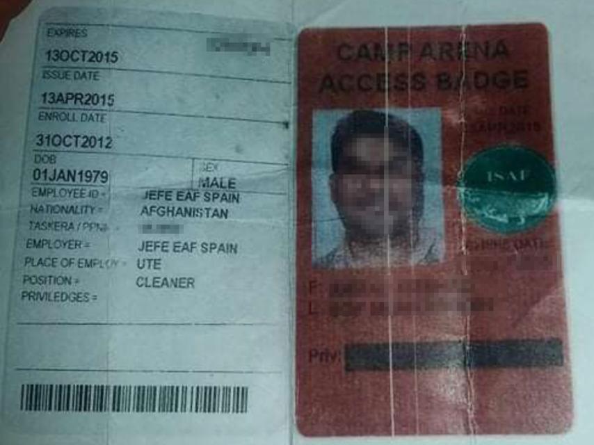 Carné de Karim para entrar en la base a realizar sus tareas de limpieza.