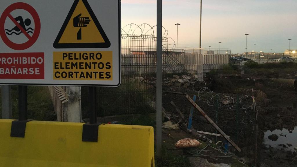La Autoridad Portuaria de Santander ha colocado concertinas en el perímetro del puerto.