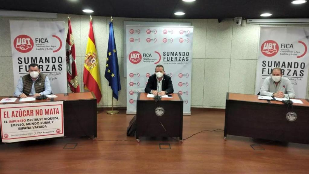 Francisco Fernández (UGT-FICA) en la rueda de prensa que dio junto a otros representantes sindicales tras el anuncio de la campaña del ministro Garzón.