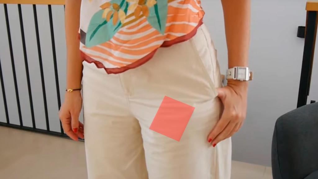 Espacio que ocupa el Z Flip 3 en el bolsillo de un pantalón