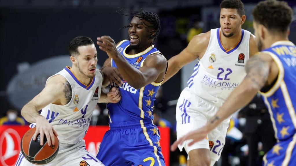 Heurtel atacando ante Maccabi