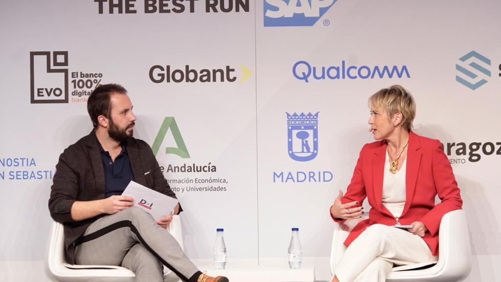 Alberto Iglesias Fraga, subdirector de D+I, y Carme Artigas, secretaria de Estado de Digitalización e Inteligencia Artificial, en un evento de 2021.