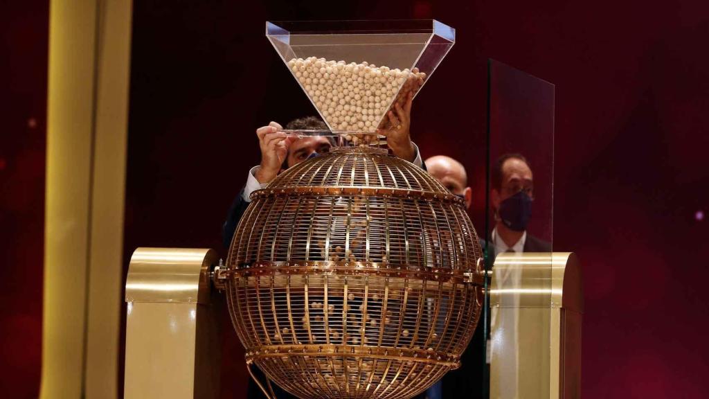 Todas las bolas tienen la misma probabilidad de salir.