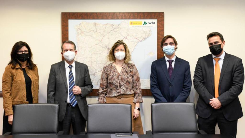 Reunión muy positiva entre Abel Caballero y la nueva presidenta de Adif