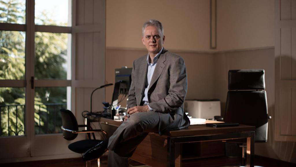 Héctor Illueca, en su despacho.