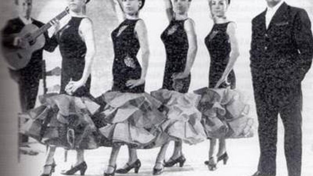 Morenito y Esperanza con sus hermanas.