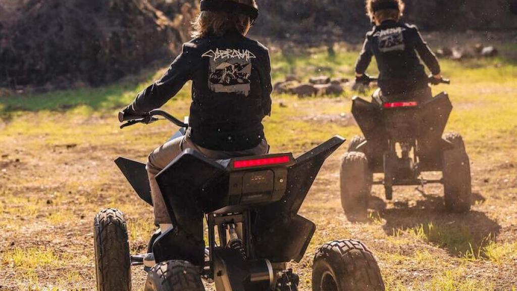 Este quad eléctrico de Tesla está recomendado para niños de más de 8 años.