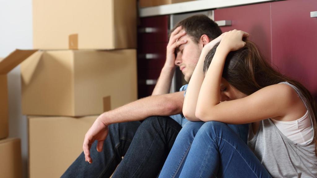 Una pareja lamenta la ejecución hipotecaria de su vivienda.