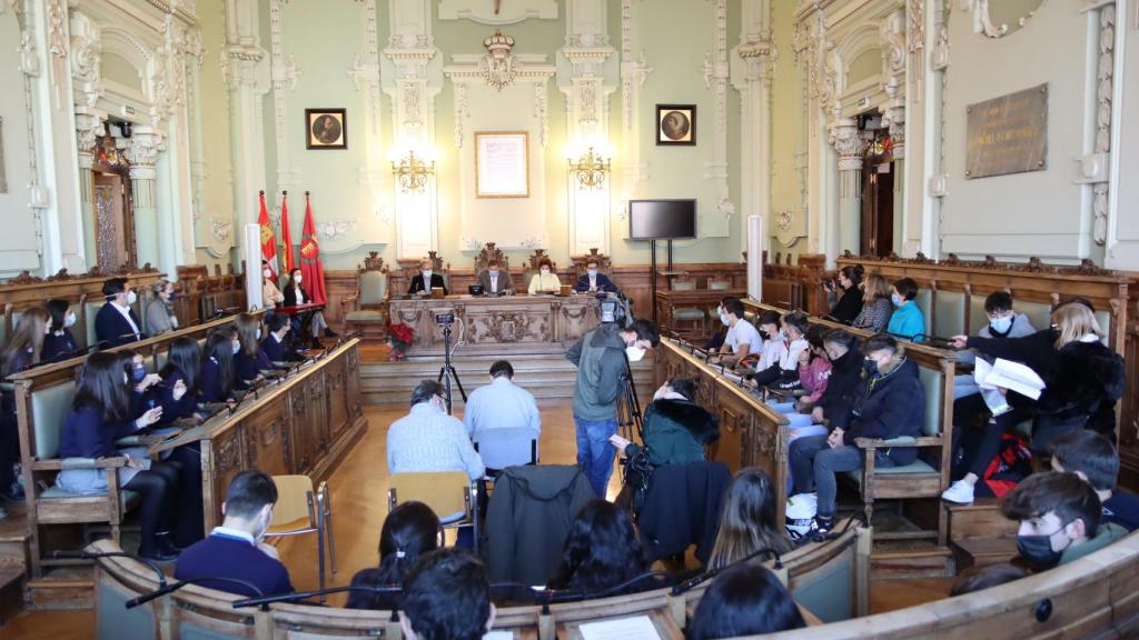 El Salón de Plenos ha acogido el acto institucional del Día de la Constitución