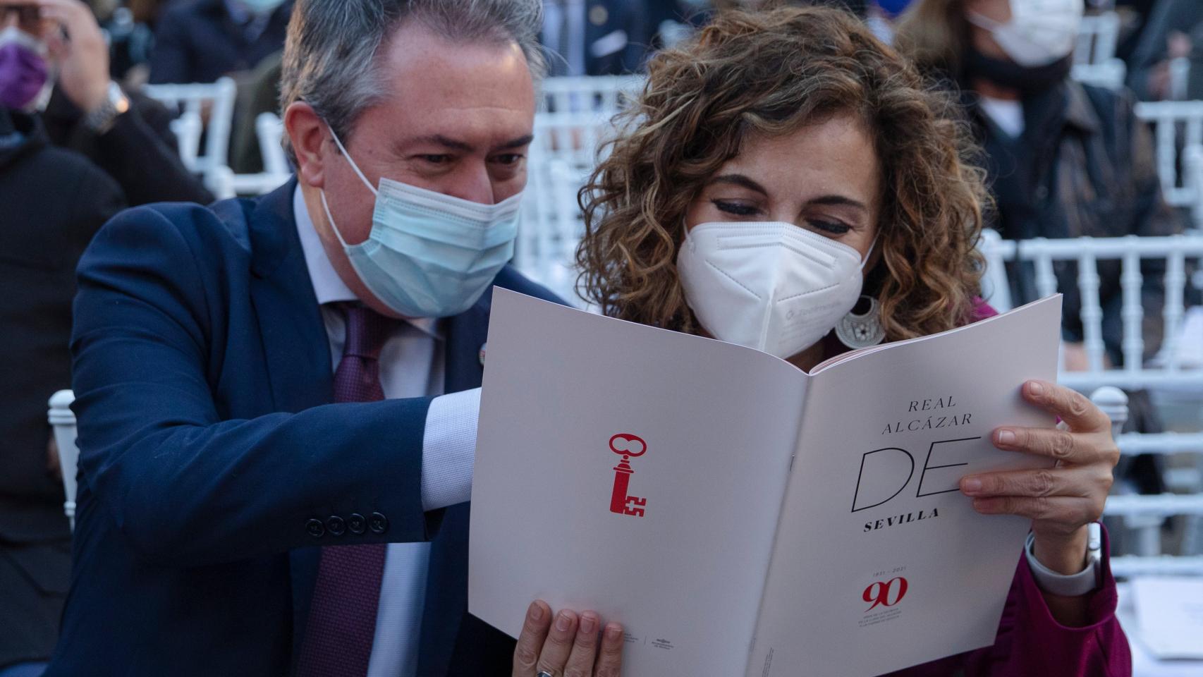 Juan Espadas, alcalde de Sevilla, y María Jesús Montero, ministra de Hacienda y Función Pública.