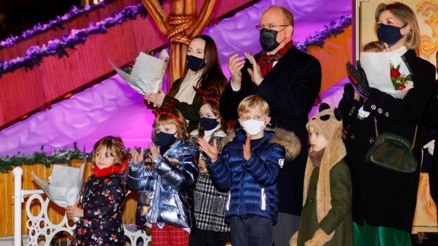 Los Grimaldi han inaugurado la Navidad en el Principado de Mónaco.